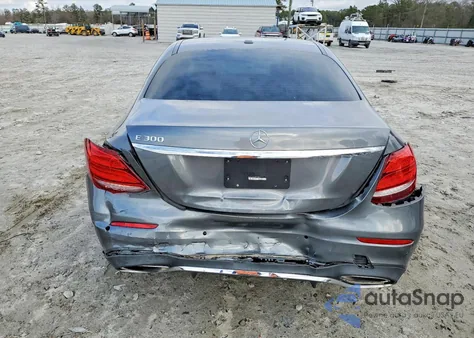 2017 Mercedes-Benz E 300 z USA, uszkodzony, nr VIN WDDZF4JB1HA172966